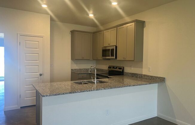 3 beds, 2 baths, 1,175 sqft, $1,590, Unit Unit B