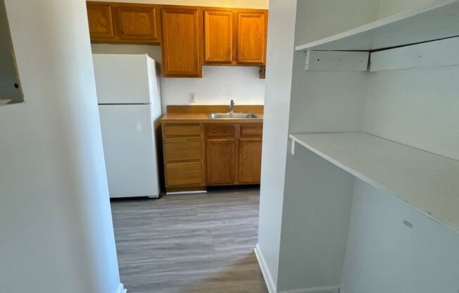 3 beds, 1 bath, $1,325, Unit 2C