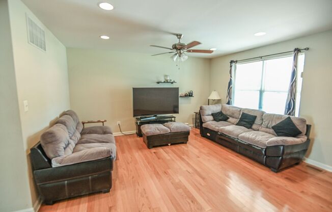 306 4 AVE