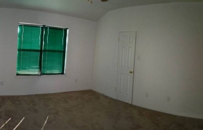 3 beds, 2 baths, 1,295 sqft, $1,200