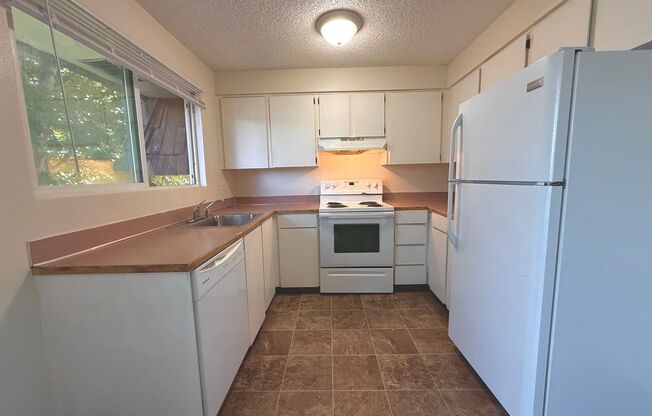 3 beds, 1.5 baths, 1,022 sqft, $1,499, Unit E36