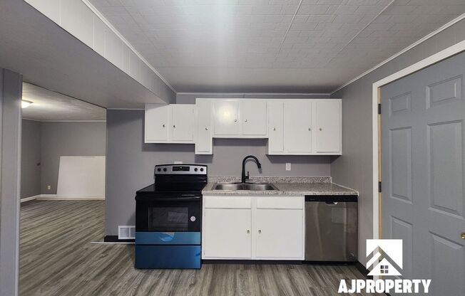1013 S Blauvelt Ave Sioux Falls, SD 57104