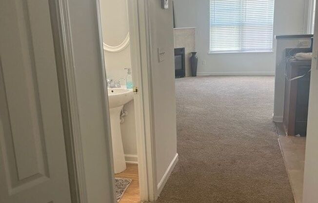 ***Back to School Special*** Waived $350.00 Adm. Fee Look and Lease CHARMING 3 BEDROOMS TOWNHOME!!!