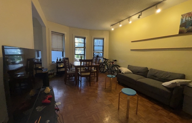 12 PRINCE ST