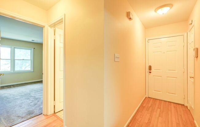 Beautiful 2-Bedroom 2-Bathroom Condo with Loft In The Heart of Germantown