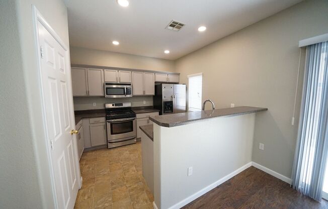 3 beds, 2.5 baths, $1,695, Unit Parcel #: 123-30-510-105