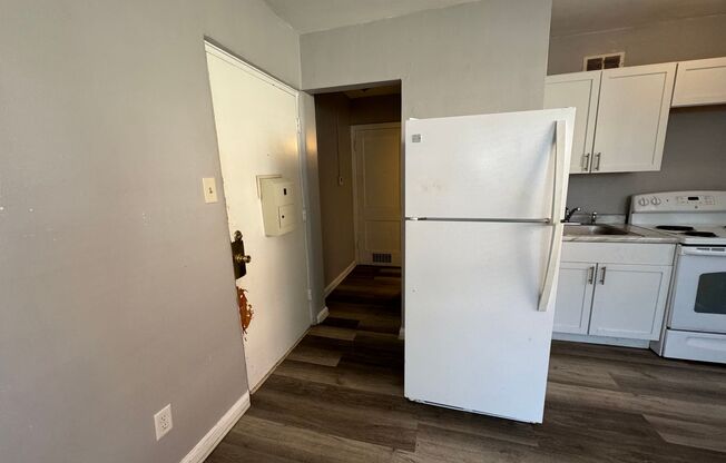 Studio, 1 bath, 350 sqft, $500, Unit 1