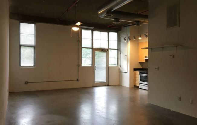 Studio, 1 bath, 700 sqft, $1,535, Unit A-203