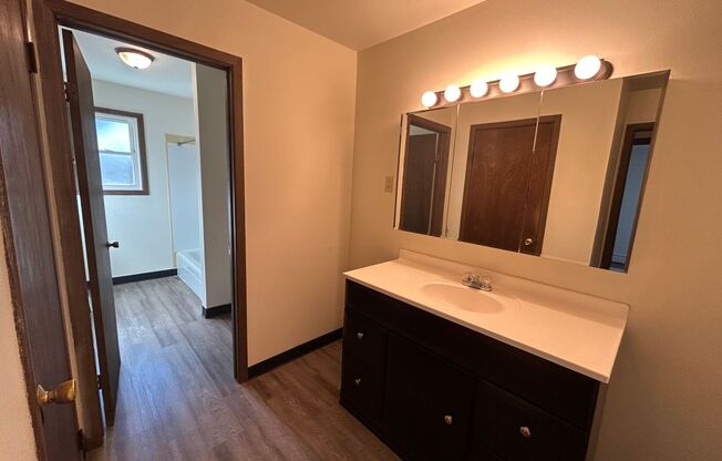 3 beds, 1 bath, $1,125, Unit 1990-01