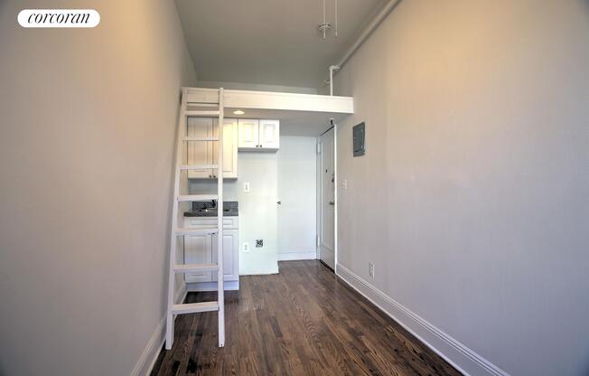 304 W 30 ST