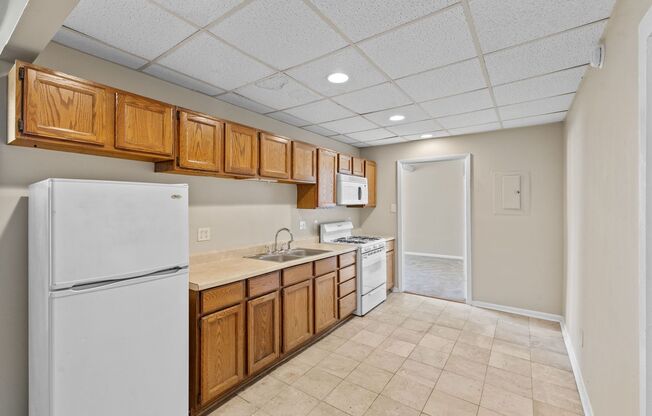 1 bed, 1 bath, 700 sqft, $775, Unit B6