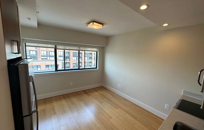 1 bed, 1 bath, $2,500, Unit 715