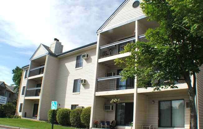 2 beds, 2 baths, 940 sqft, $1,450, Unit 1611108su