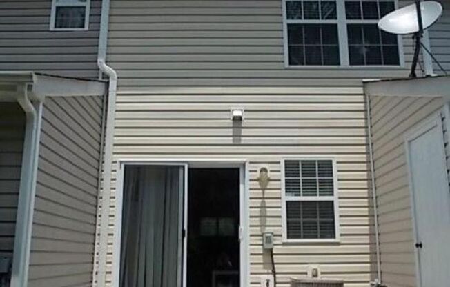 Charming 2-Bedroom Townhome in Prime Location – Minutes from I-485, Ballantyne & Blakeney!