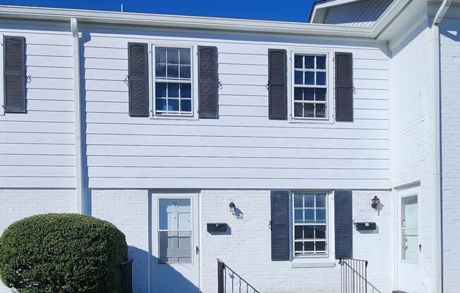 Spacious 1500 Sq Ft 3 Bedroom 1.5 Bath Townhome in North Roanoke County