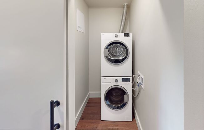 Studio, 1 bath, 400 sqft, $1,925, Unit 403