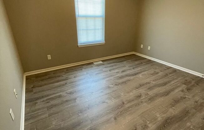 4 bed/ 2 bath townhouse