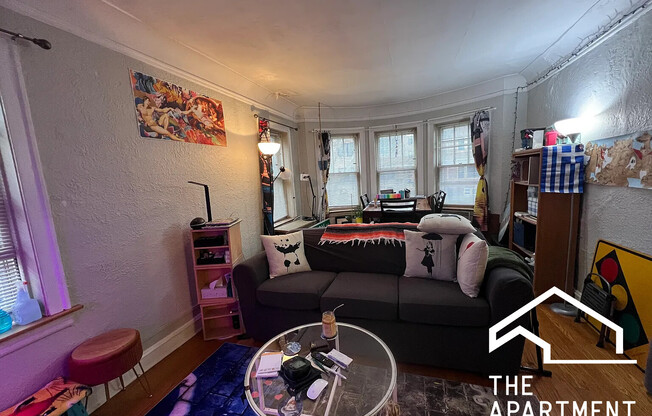 2421 W LUNT