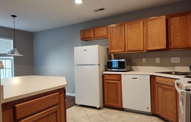 2 beds, 2 baths, $1,750