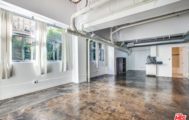 2 beds, 1 bath, 1,300 sqft, $2,800, Unit 201