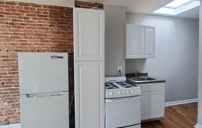 Studio, 1 bath, $825, Unit 2414 Saint Paul Street - 4