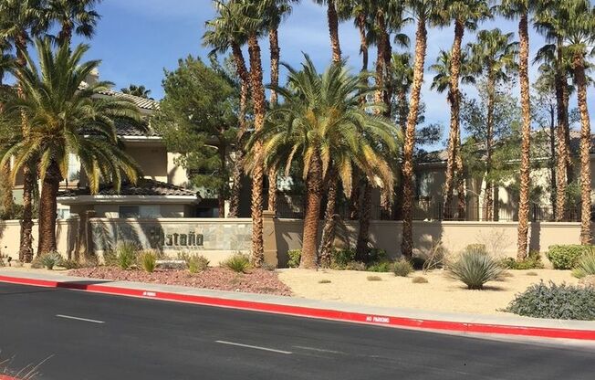 Condo in  Gated Community!!!!