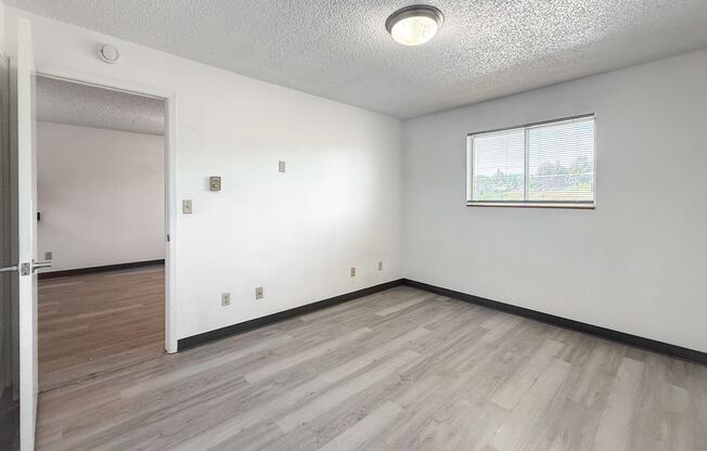 2 beds, 1 bath, 735 sqft, $1,100