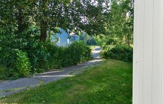 South Anchorage Sunny Upstairs 2 bed with washer and dryer
