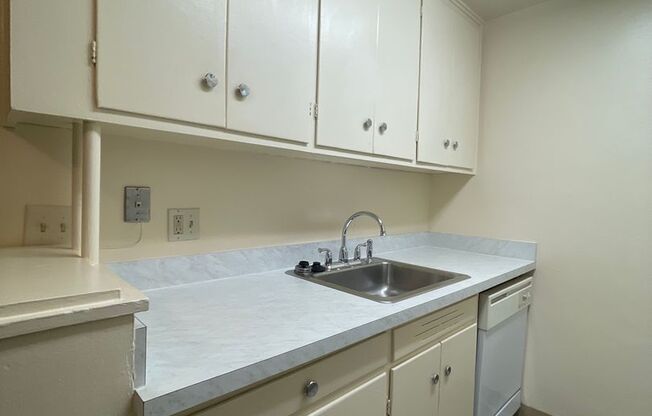 1 bed, 1 bath, 605 sqft, $1,050, Unit 303