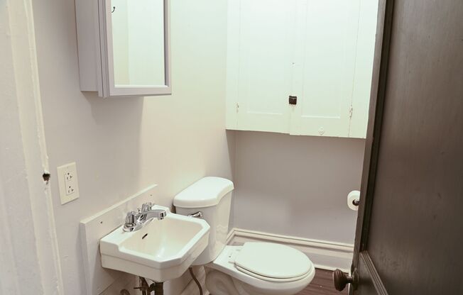 Studio, 1 bath, 315 sqft, $795, Unit Apt 19