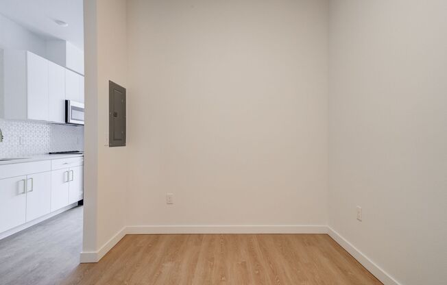 1 bed, 1 bath, 563 sqft, $1,549, Unit 211