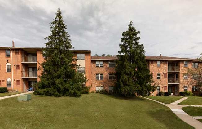 Courtyard, at Cromwell Valley Apartments, 15 Treeway Court, 2A, Towson