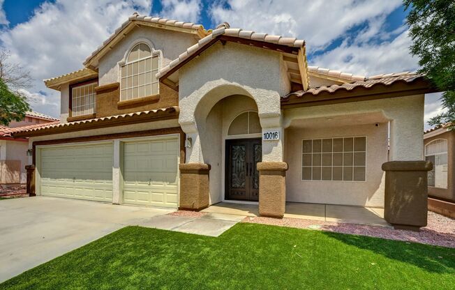 Spacious 5-Bedroom Retreat with Dual Fireplaces & Private Backyard Oasis near The Lakes!