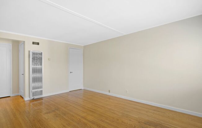 Spotless XL Studio Apartment in a Quiet Building w/Walk-in Closet