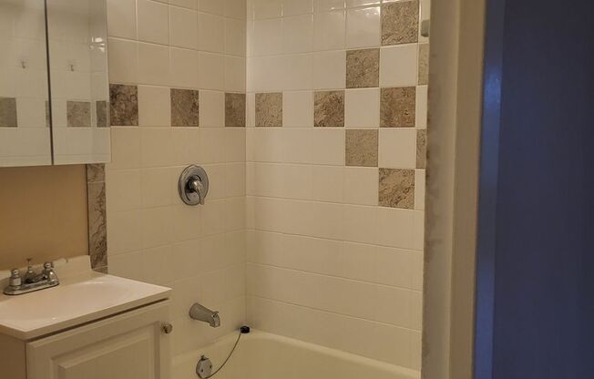 2 beds, 1 bath, 777 sqft, $1,550, Unit 105