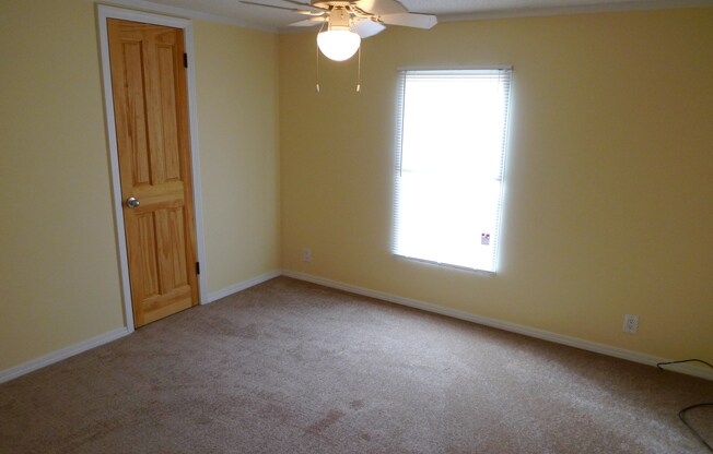 3 beds, 2 baths, $1,300