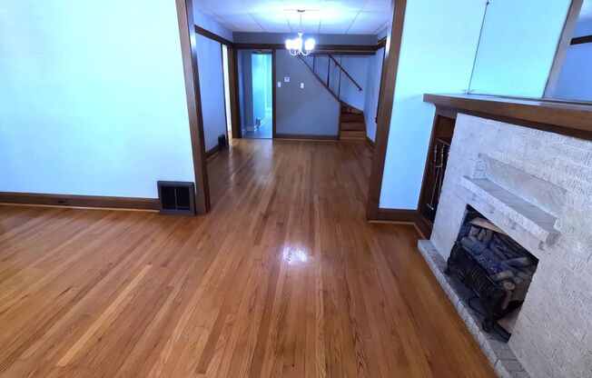 Exceptional single-family near UIC-DePaul University -North Park University