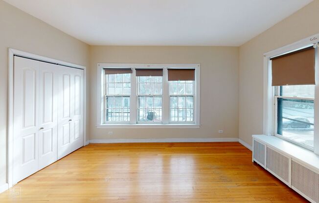 Evanston Fantastic Condo Near St. Francis Hospital