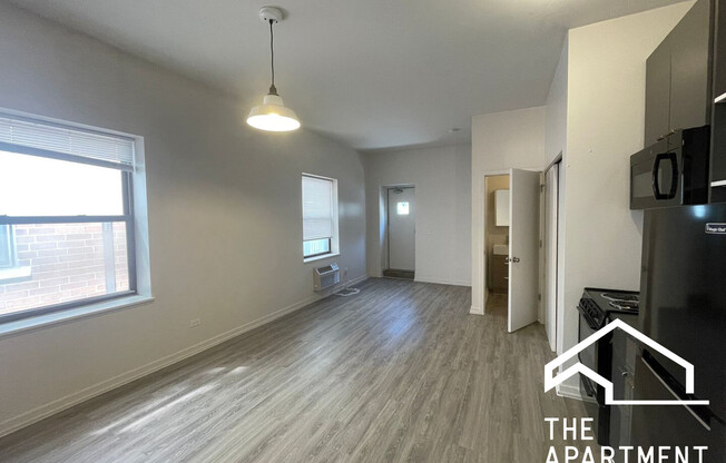1136 W WILSON AVE