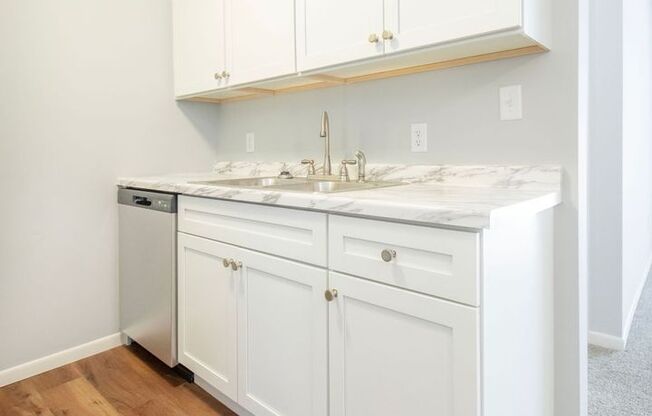 1 bed, 1 bath, 700 sqft, $1,240, Unit 116