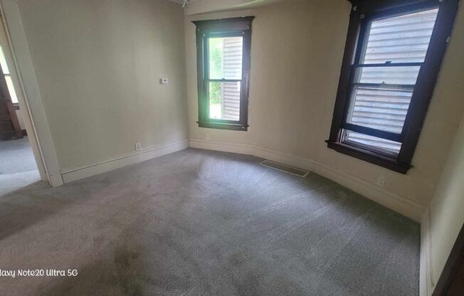 922 Islington