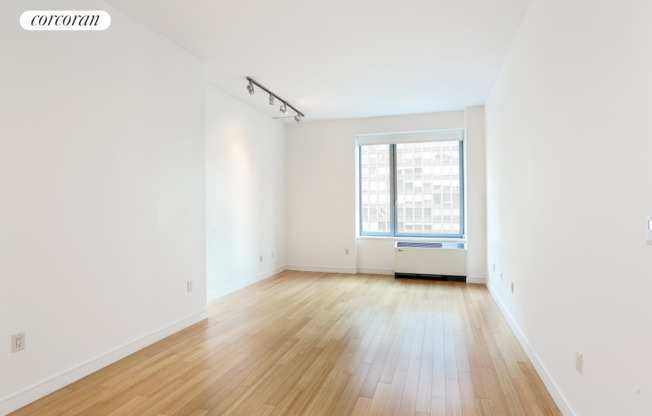 303 E 33 ST