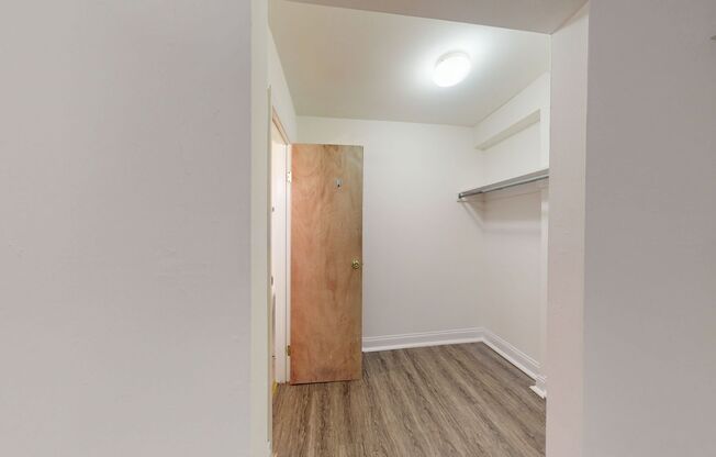 Studio, 1 bath, 295 sqft, $920, Unit B10