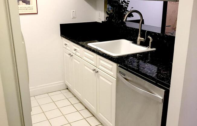 2 beds, 1 bath, 733 sqft, $5,300, Unit 6-J