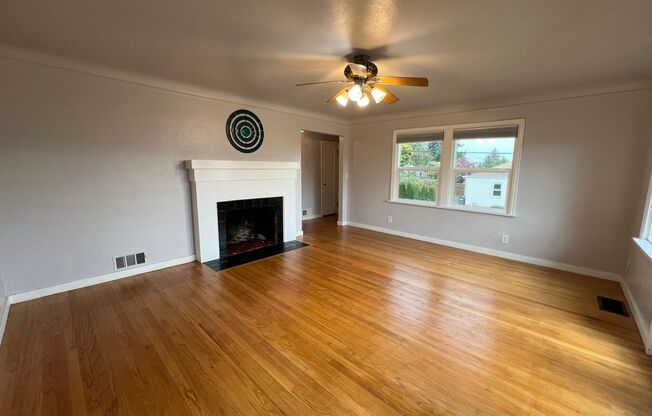 2416 E 11th St, Bremerton WA 98310