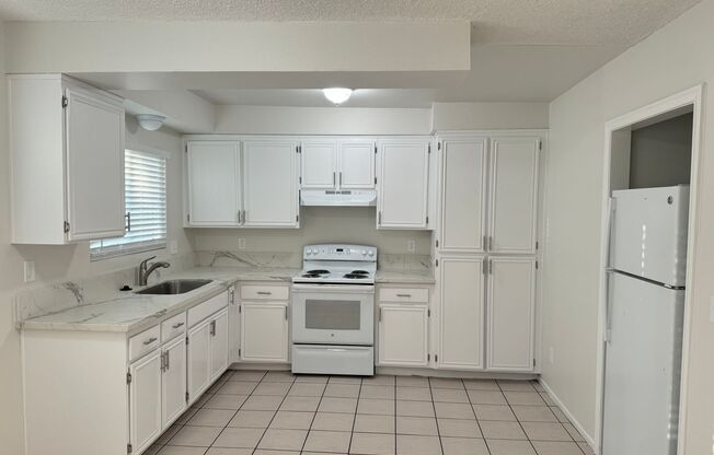 2 beds, 1 bath, $1,995, Unit 5406-4