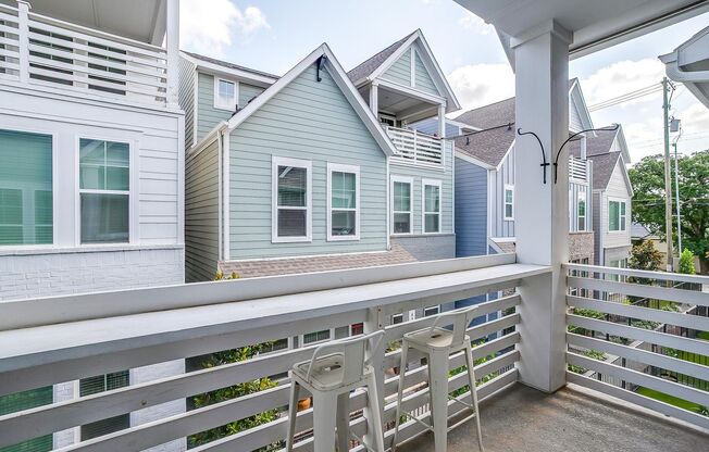 MUST SEE Modern & Bright 3-Bedroom, 3-Bath Garden Home - Steps from the Trinity Trails!