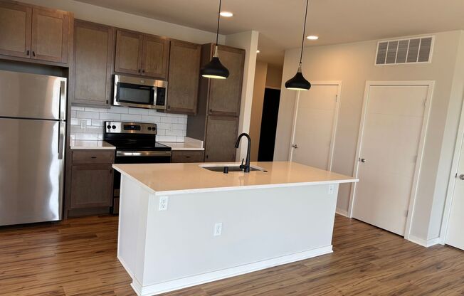 2 beds, 2 baths, 1,132 sqft, $2,075, Unit 10009-113