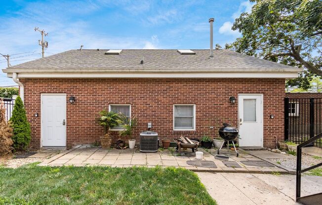 2815 Sherwood Road