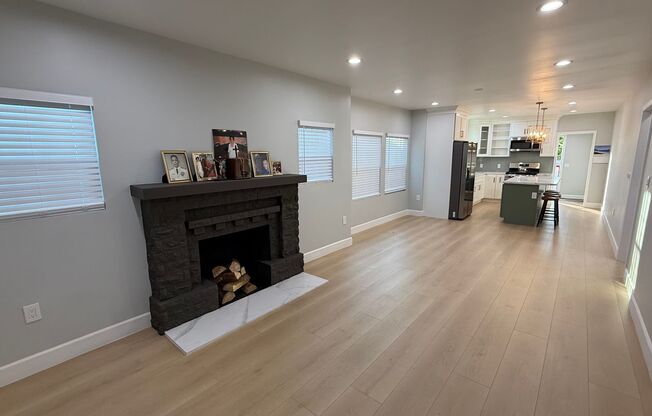 EPIC REA: Charming 2 Bed/ 1 Bath Home in Oakland’s Foothill Neighboorhood